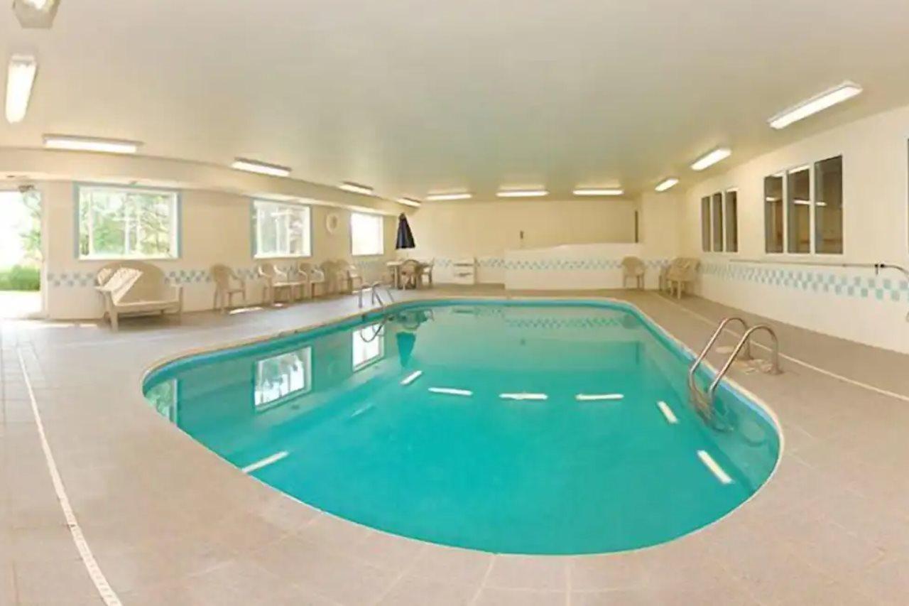 Quality Inn & Suites Sturgeon Bay Exteriér fotografie